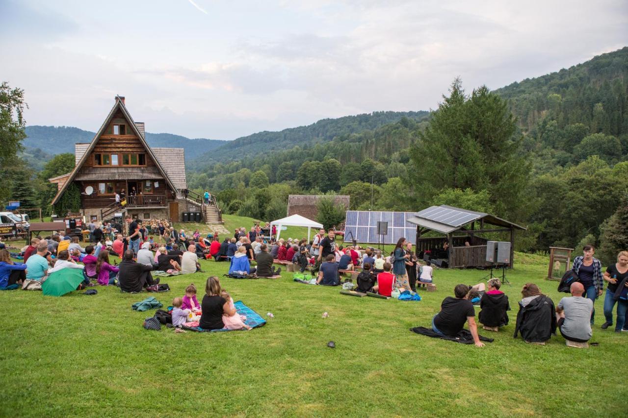 Auberge de jeunesse Bacowka Pttk Jaworzec à Wetlina Extérieur photo